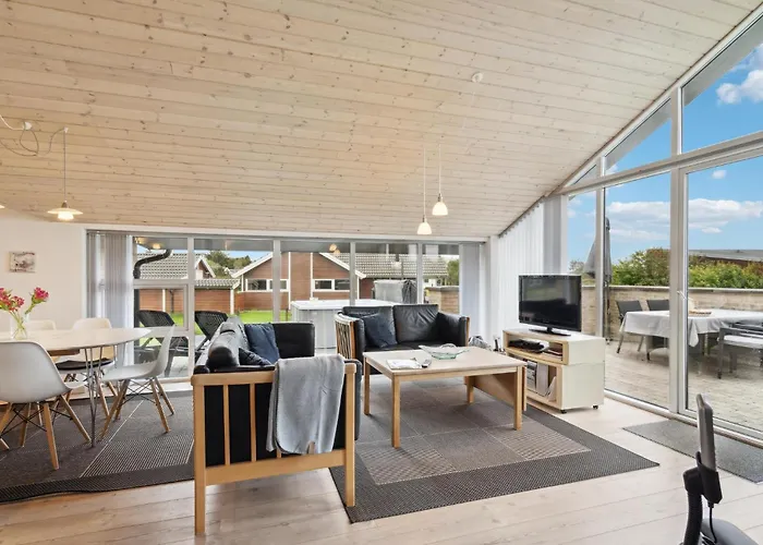 Three-bedroom In * Vinderup