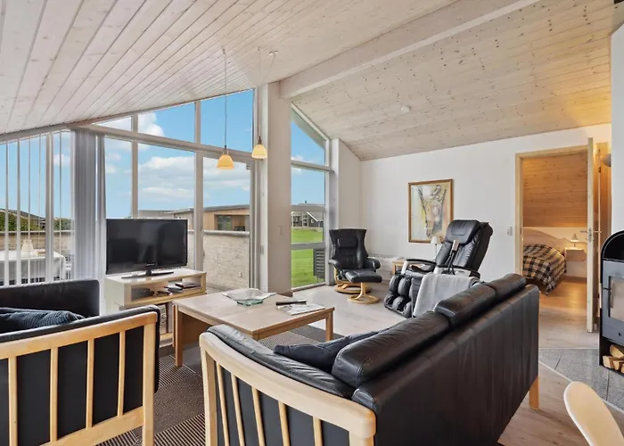 Dom wakacyjny Three-bedroom In *