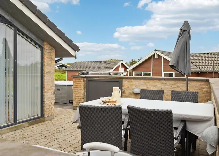 Three-bedroom In Dom wakacyjny *