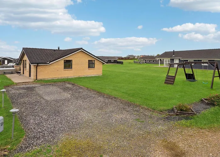 Three-bedroom In Vinderup